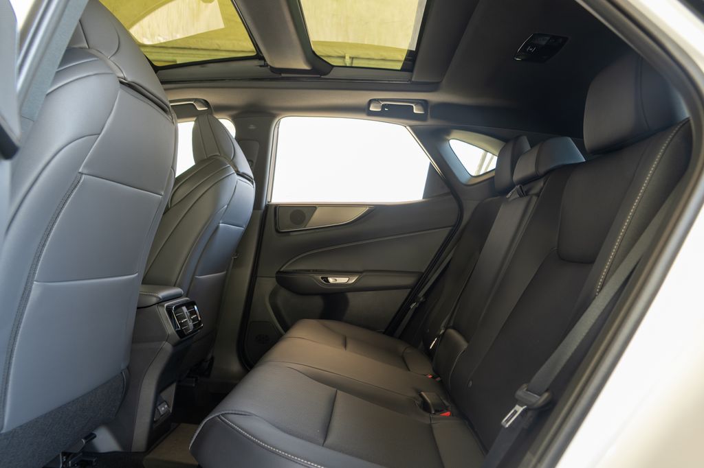 2026 Lexus NX 350h F-Sport - Photo 14