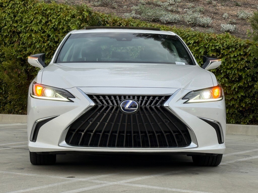 2022 Lexus ES 300h photo 4