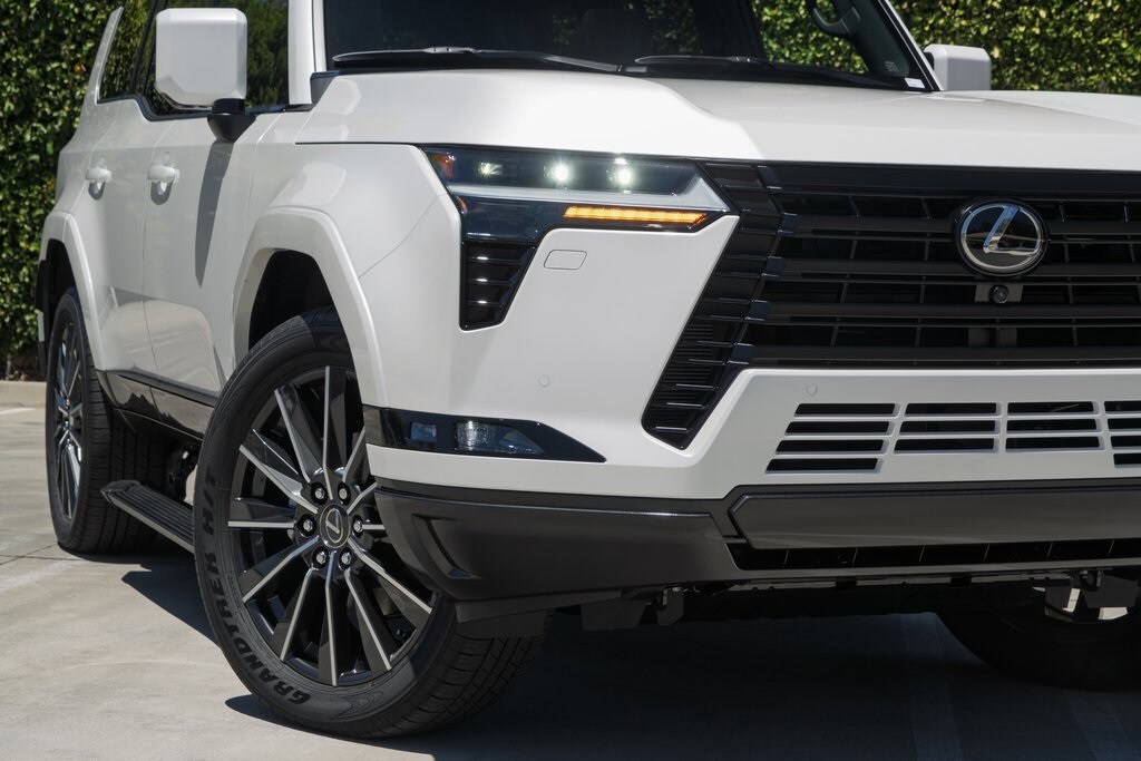2025 Lexus GX 550 Luxury photo 3
