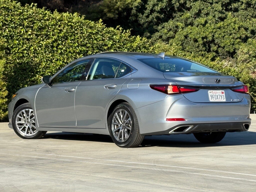 2023 Lexus ES 350 photo 2