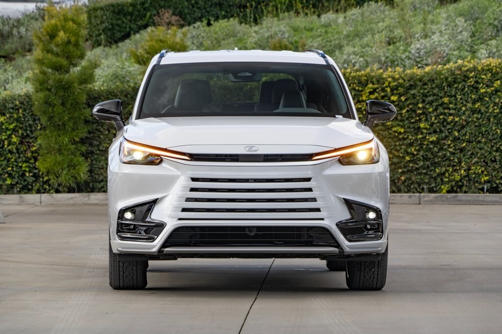 2026 Lexus TX 500h F SPORT Performance Premium photo 3