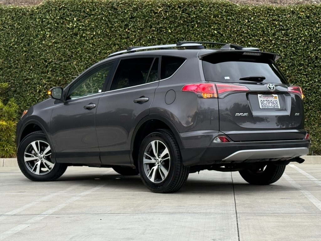 2018 Toyota RAV4 XLE photo 2