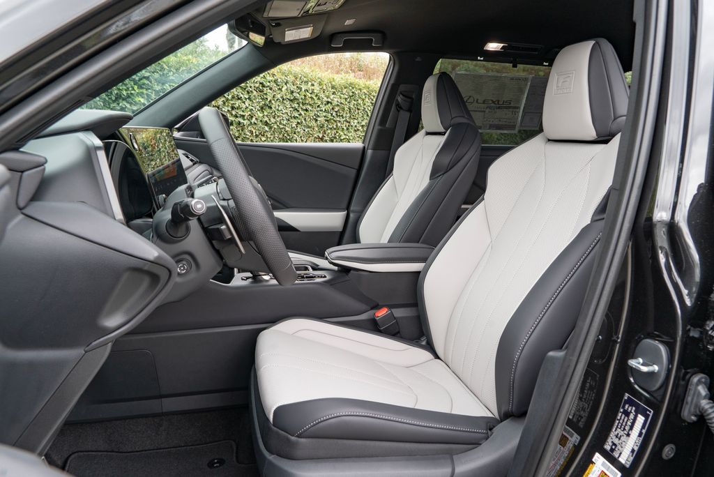 2026 Lexus TX 500h F-Sport Premium - Photo 13