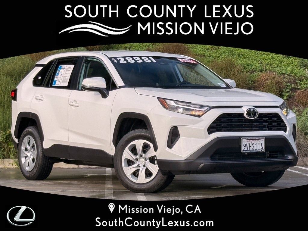 2025 Toyota RAV4 LE's photo