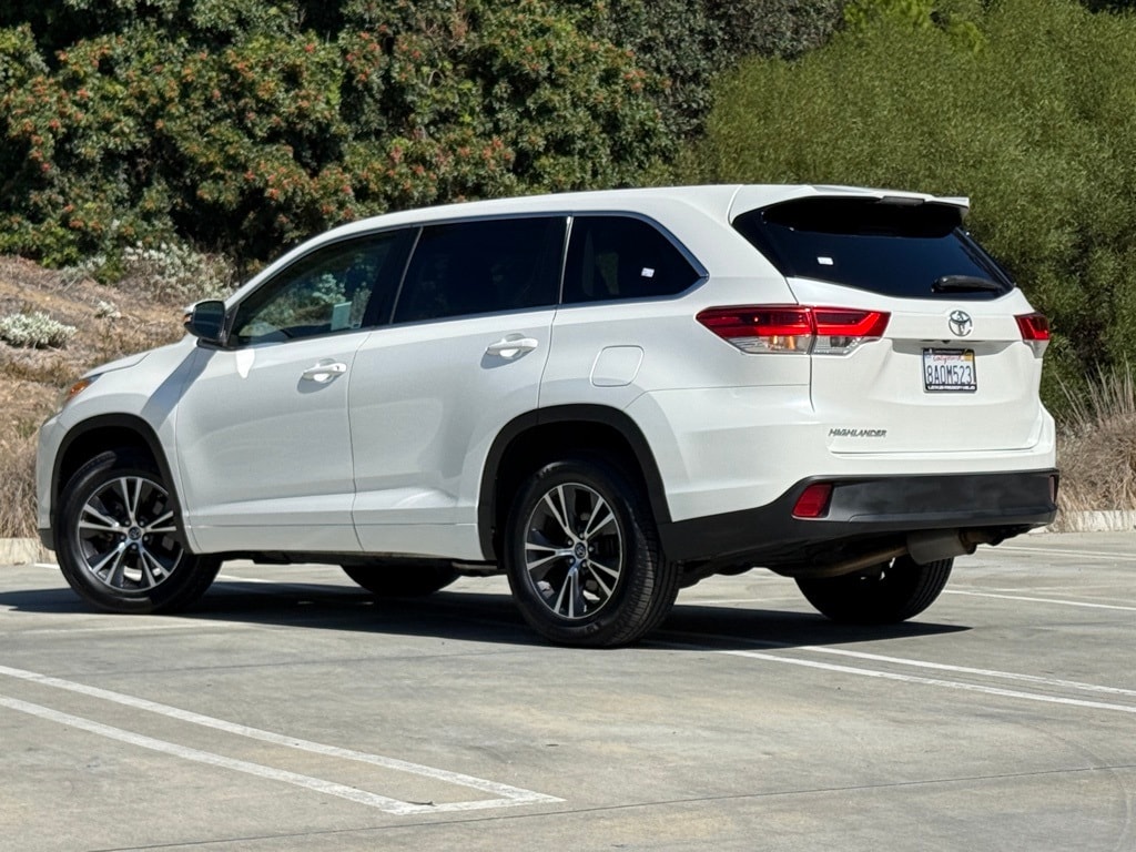 Used 2017 Toyota Highlander LE