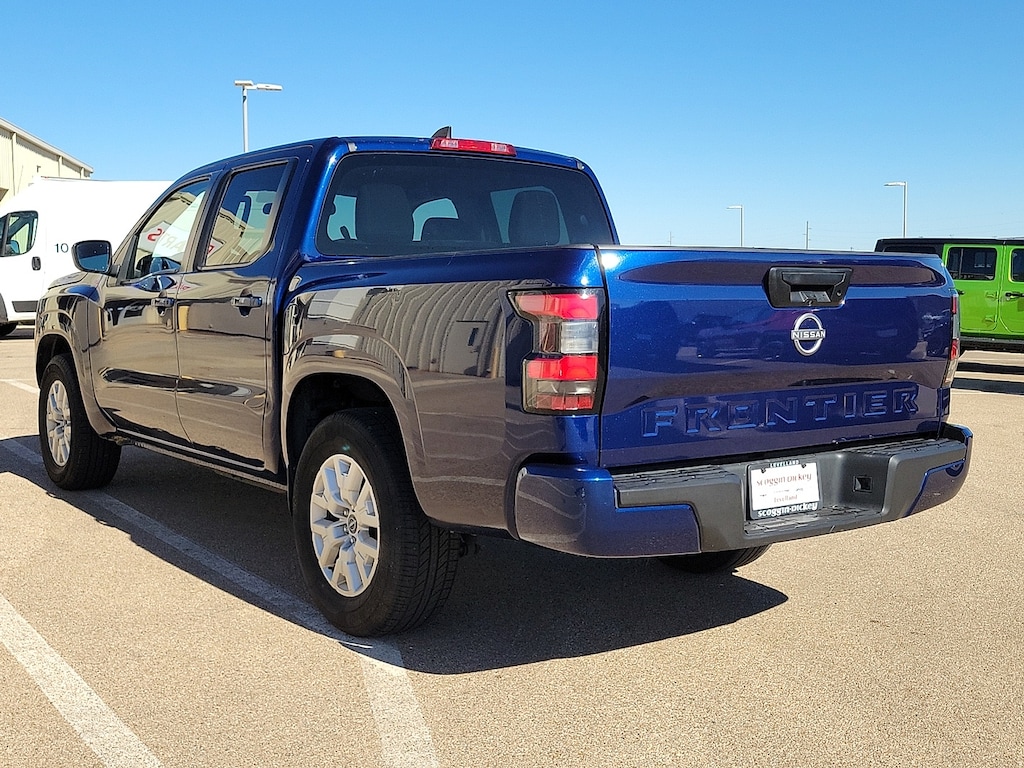 Used 2022 Nissan Frontier Crew Cab SV 4x2 Crew Cab Pickup - Short Bed