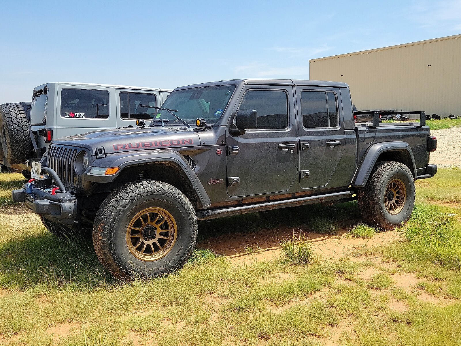 2020 Jeep Gladiator Rubicon photo 2