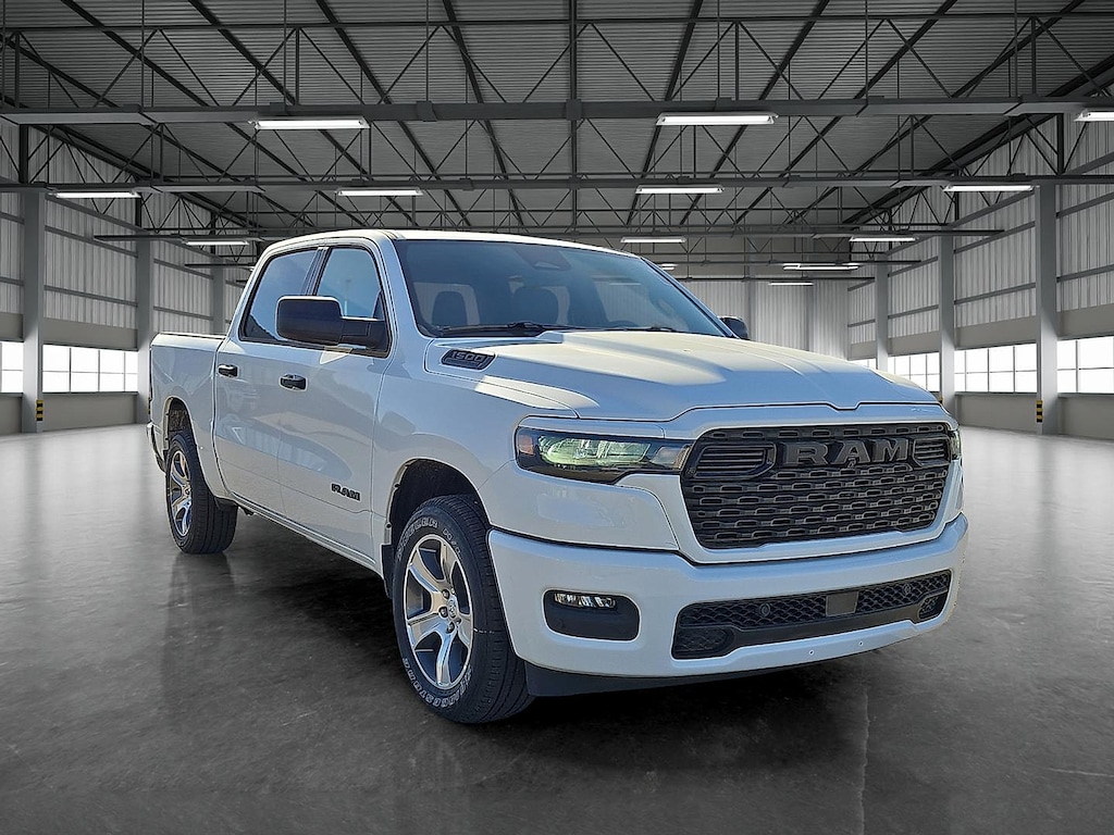 New 2026 Ram 1500 EXPRESS CREW CAB 4X2 5'7 BOX Pickup