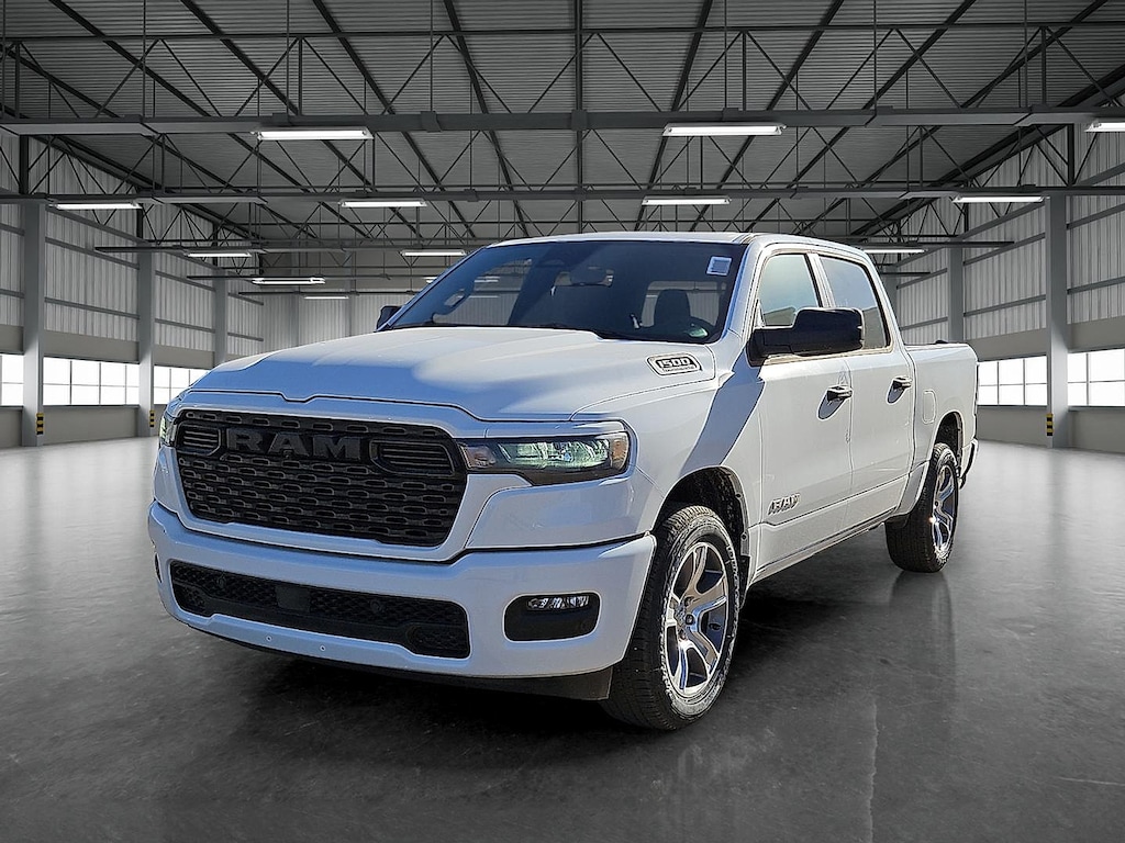 New 2026 Ram 1500 EXPRESS CREW CAB 4X2 5'7 BOX Pickup