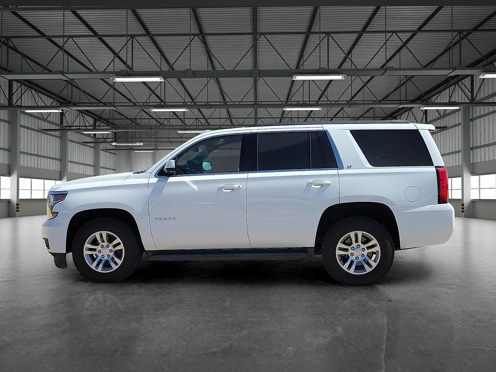 2019 Chevrolet Tahoe LT photo 2