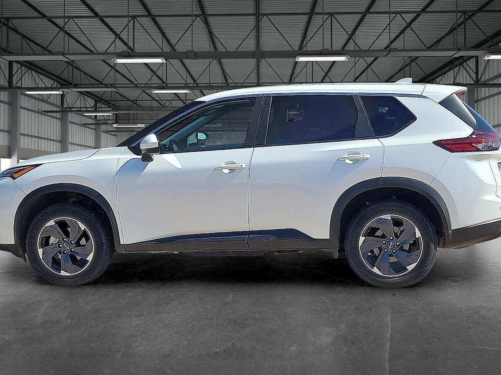 Used 2024 Nissan Rogue SV FWD Sport Utility
