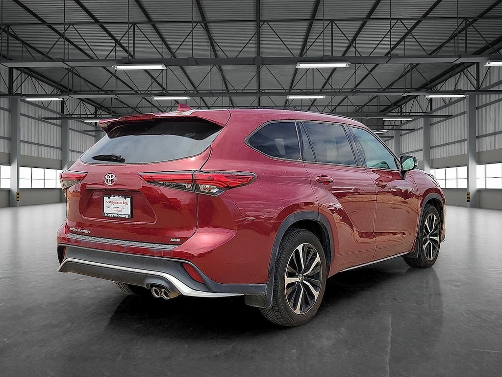 Used 2022 Toyota Highlander XSE Sport Utility