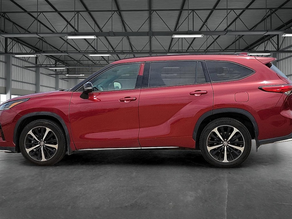 Used 2022 Toyota Highlander XSE Sport Utility