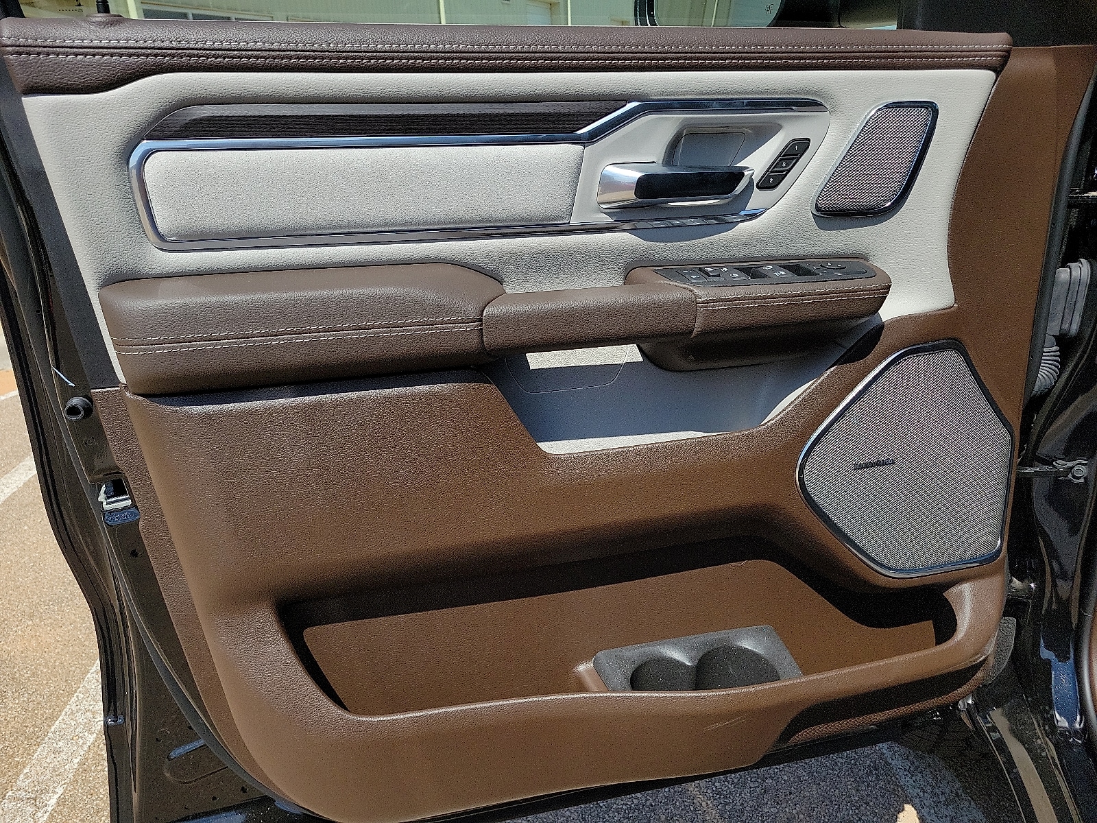 2026 RAM 1500 Laramie - Photo 10