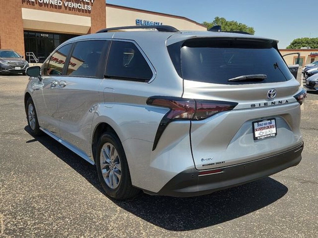 Used 2025 Toyota Sienna XLE Minivan