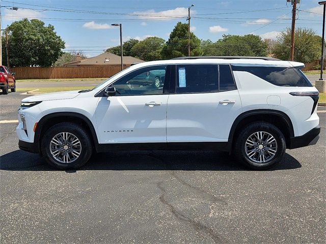 2024 Chevrolet Traverse photo 2