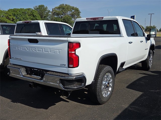 2025 Chevrolet Silverado 2500HD LTZ photo 3