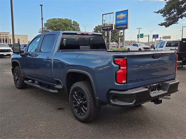 2025 Chevrolet Silverado 2500HD LT photo 3