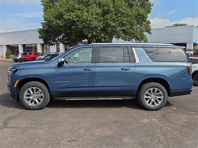2025 Chevrolet Suburban Premier photo 2