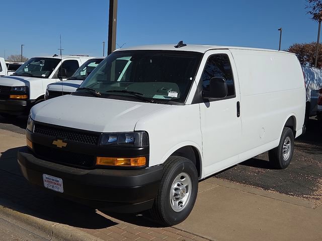 2025 Chevrolet Express 2500 Work Van HD's photo