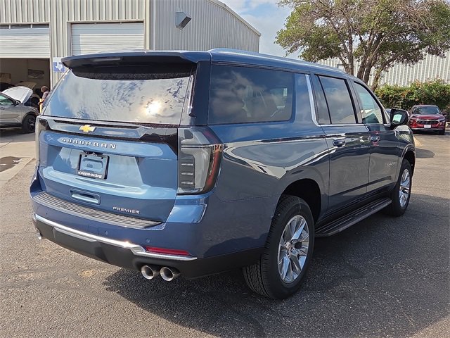 2025 Chevrolet Suburban Premier photo 4