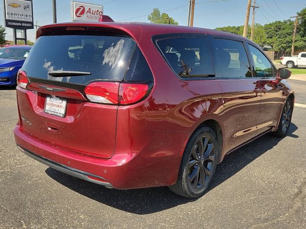 Used 2020 Chrysler Pacifica Touring Minivan