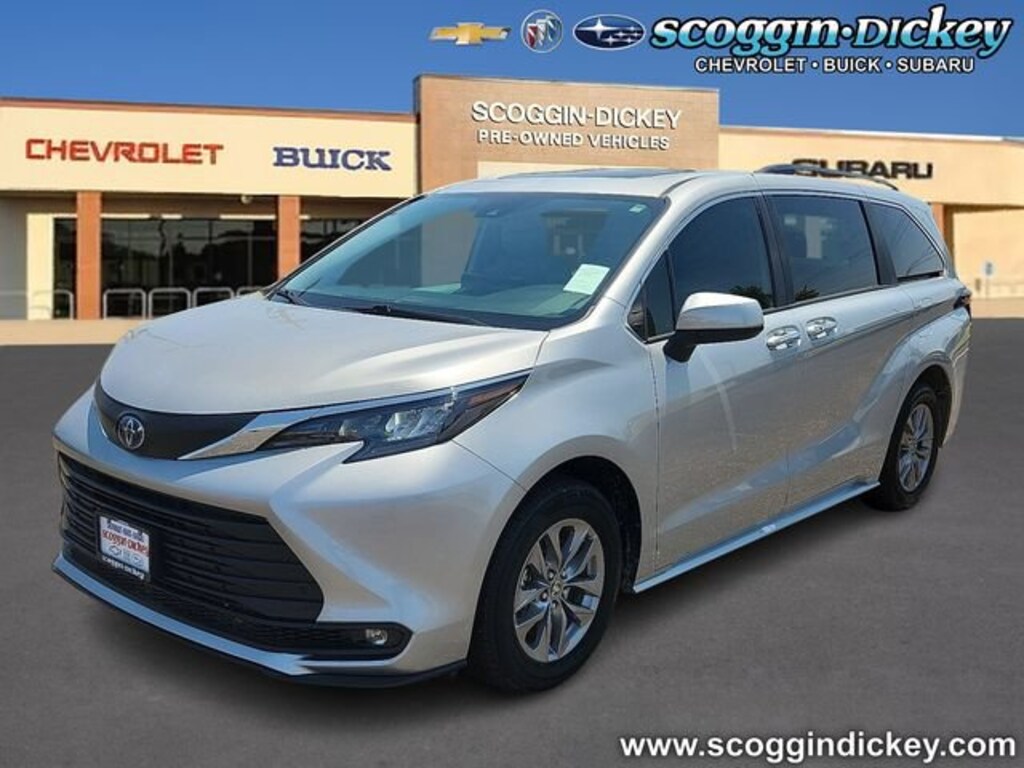 Used 2025 Toyota Sienna XLE Minivan