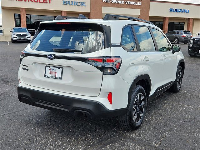2025 Subaru Forester Base photo 3