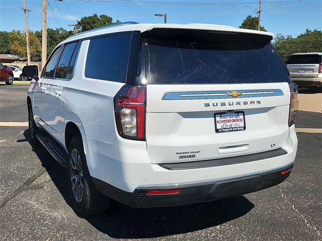 2022 Chevrolet Suburban LT photo 3