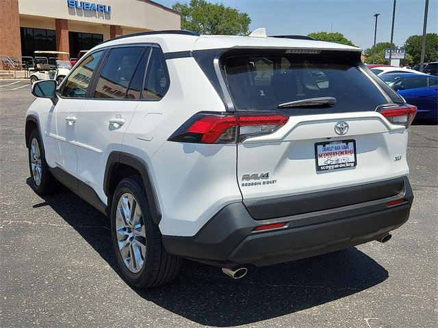 2019 Toyota RAV4 XLE Premium photo 3