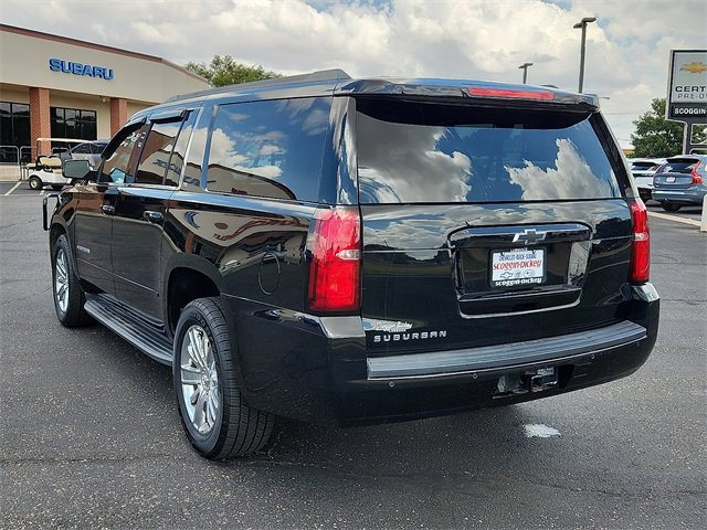 2017 Chevrolet Suburban LT photo 3