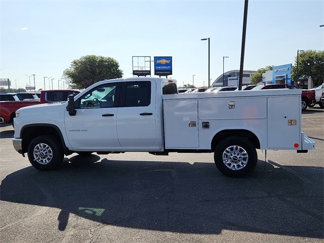 2025 Chevrolet Silverado 2500HD photo 2