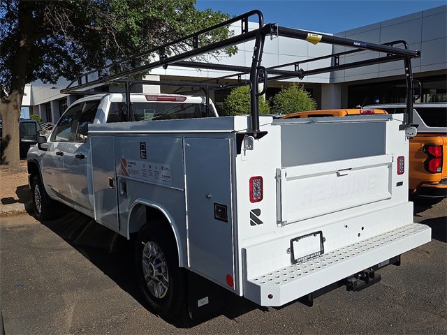 2025 Chevrolet Silverado 2500HD photo 2