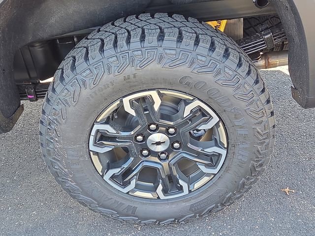 2026 Chevrolet Silverado 1500 ZR2 - Photo 8