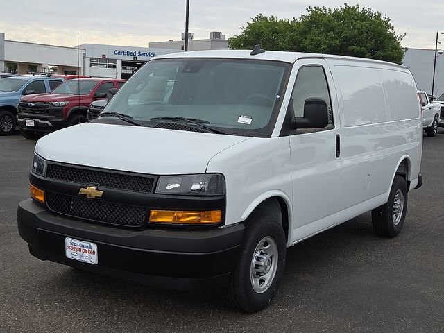 2025 Chevrolet Express 2500 Work Van HD's photo