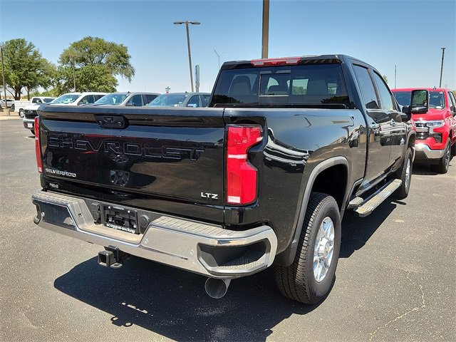 2025 Chevrolet Silverado 2500HD LTZ photo 4