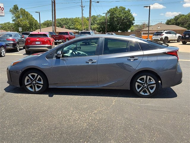 2021 Toyota Prius L Eco photo 2