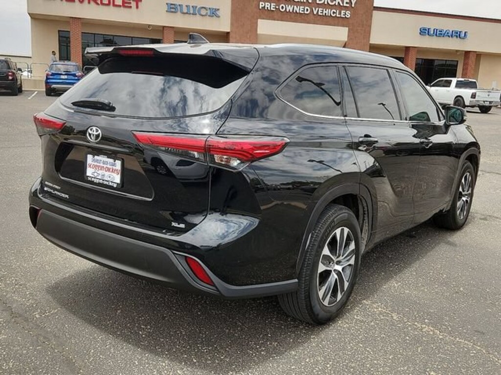 Used 2021 Toyota Highlander XLE SUV