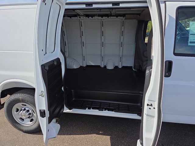 2025 Chevrolet Express Cargo Work Van - Photo 7