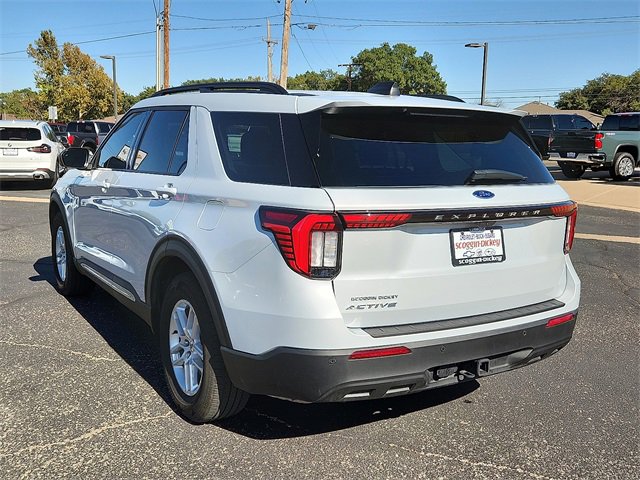 2025 Ford Explorer photo 2