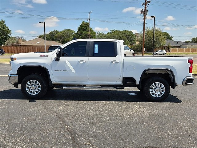 2024 Chevrolet Silverado 2500HD LT photo 2