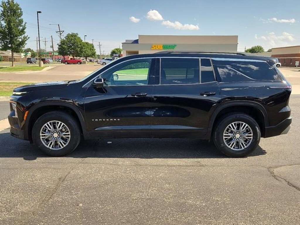 Used 2025 Chevrolet Traverse LT SUV