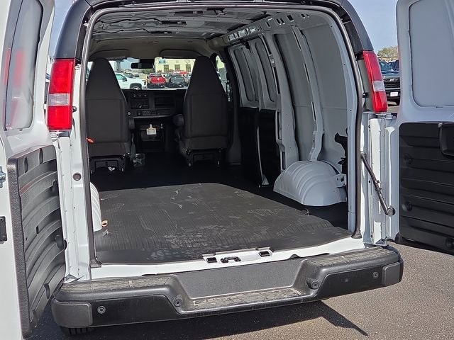 2025 Chevrolet Express Cargo Work Van - Photo 8