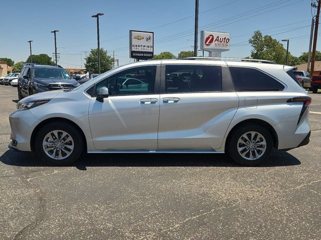Used 2025 Toyota Sienna XLE Minivan