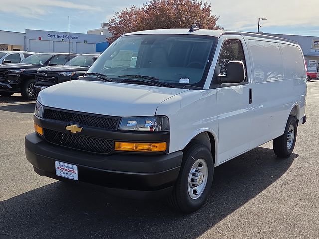 2025 Chevrolet Express 2500 Work Van HD's photo