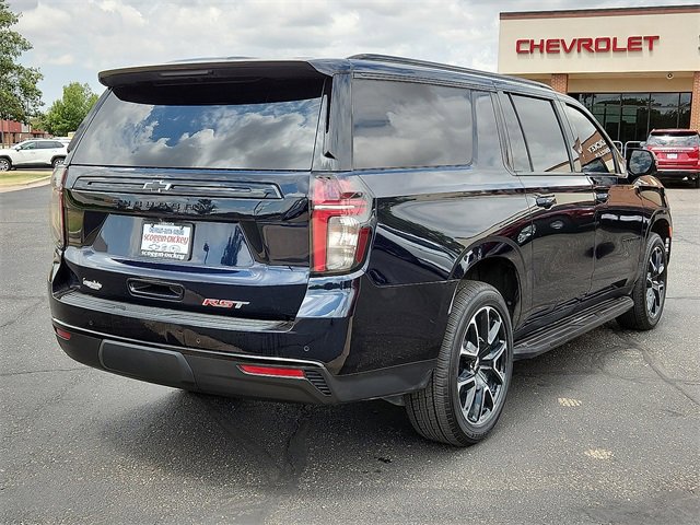 2024 Chevrolet Suburban RST photo 2
