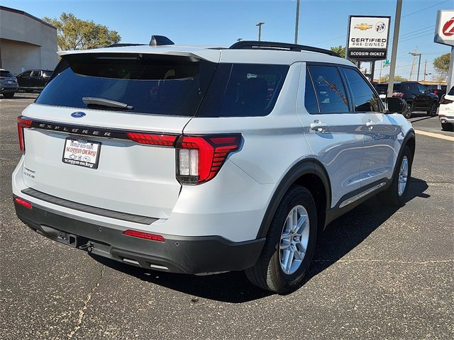2025 Ford Explorer photo 3