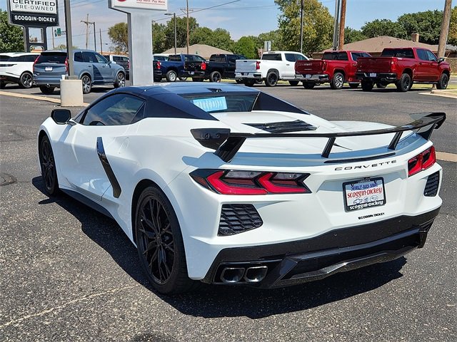 2023 Chevrolet Corvette Stingray 2LT photo 3
