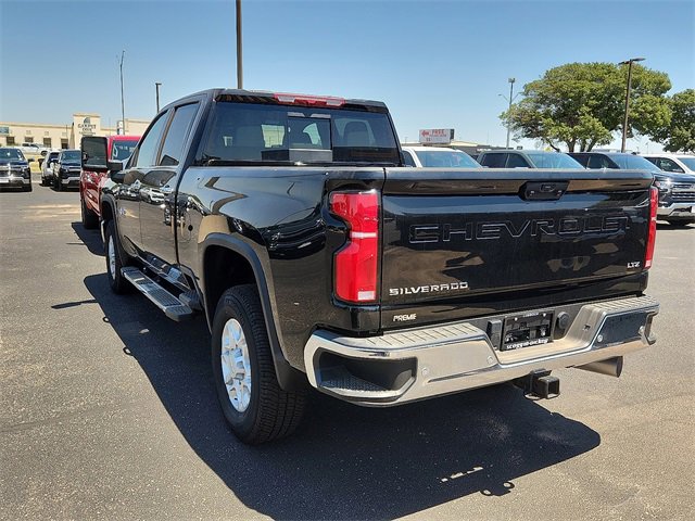 2025 Chevrolet Silverado 2500HD LTZ photo 3