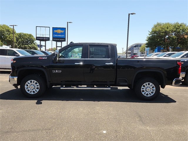 2025 Chevrolet Silverado 2500HD LTZ photo 2